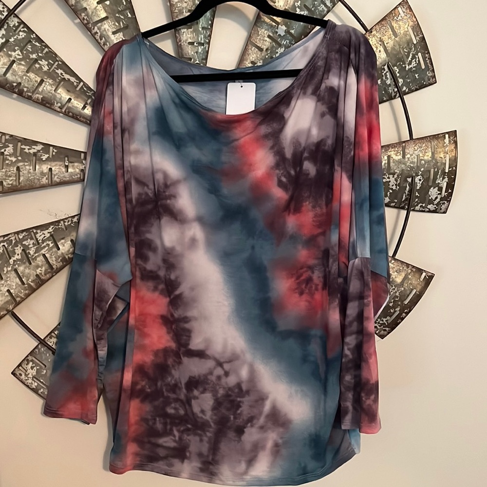 ☀️BNWT The beautiful Tada Doman style sleeve top. Will never wrinkle!